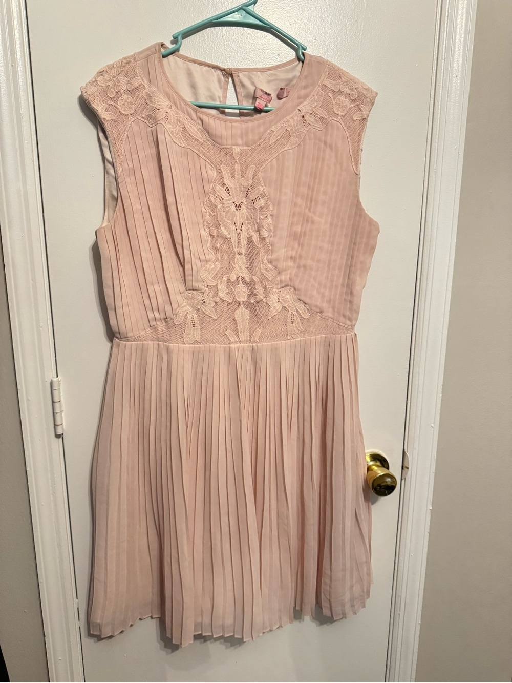 Ted Baker Saskiah Pink pleated dress size 4